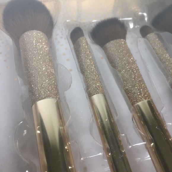 Ellen Tracy make up brush set - Picture 6 of 8